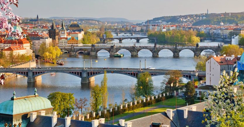 Вид на весеннюю Прагу